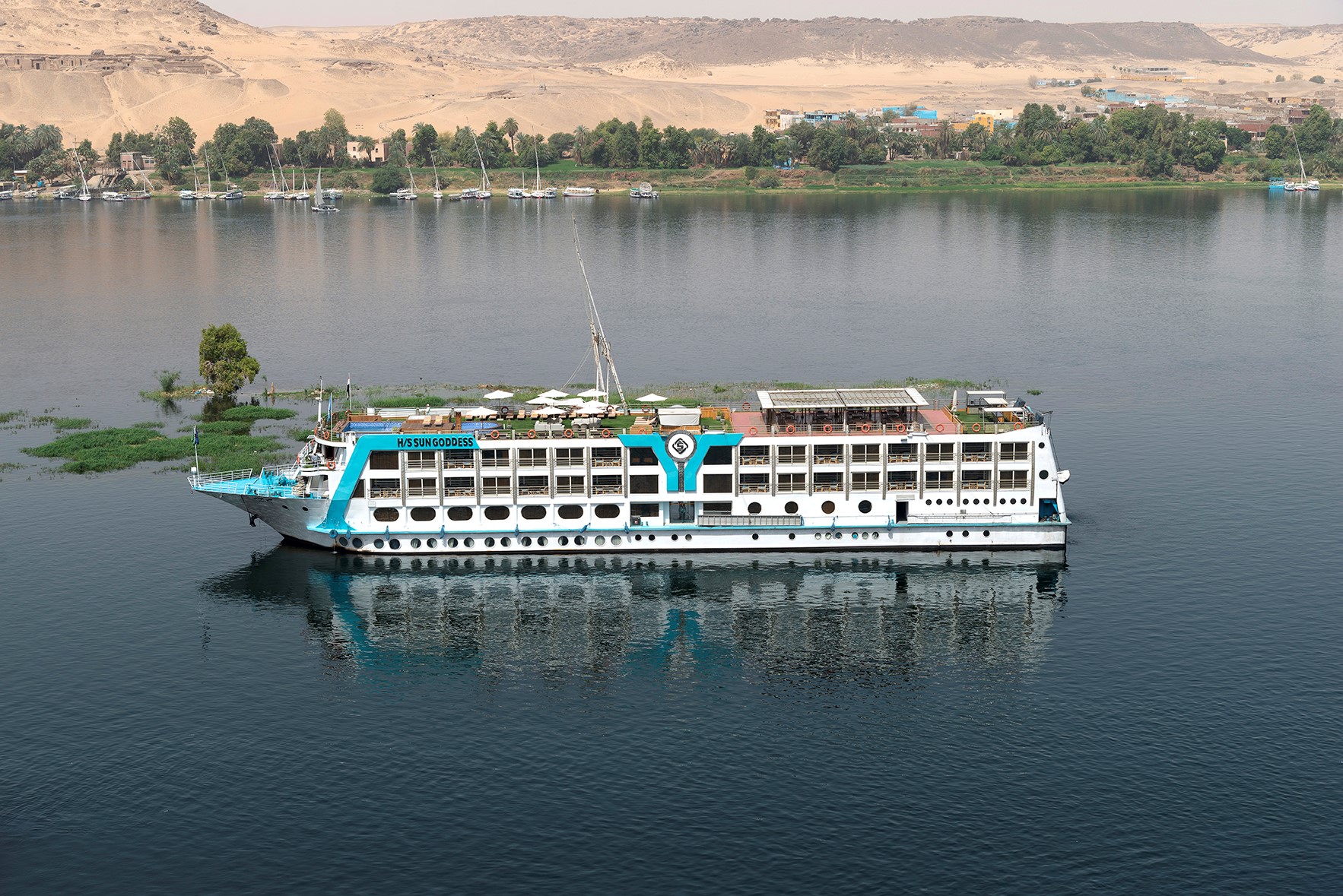 LEX Ship Sun Goddess Exterior 02