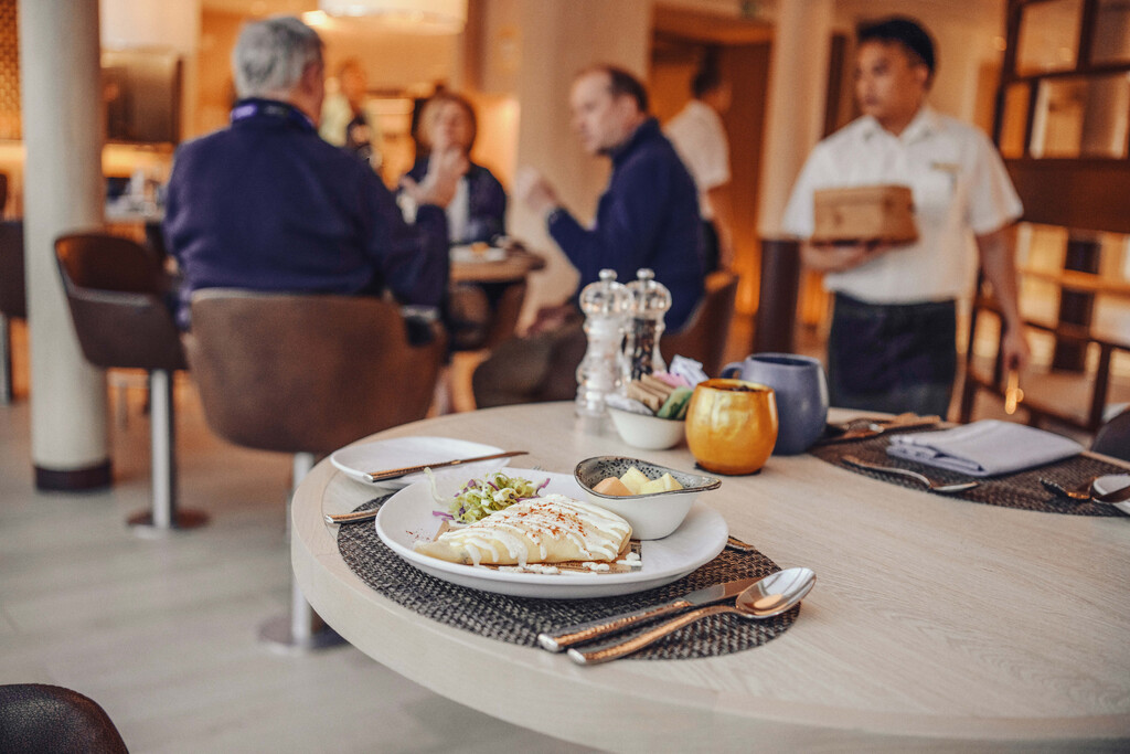 Medium RGB LEX Ship NG Resolution Interior Tupaia’S Restaurant DV RS24 84 1 1