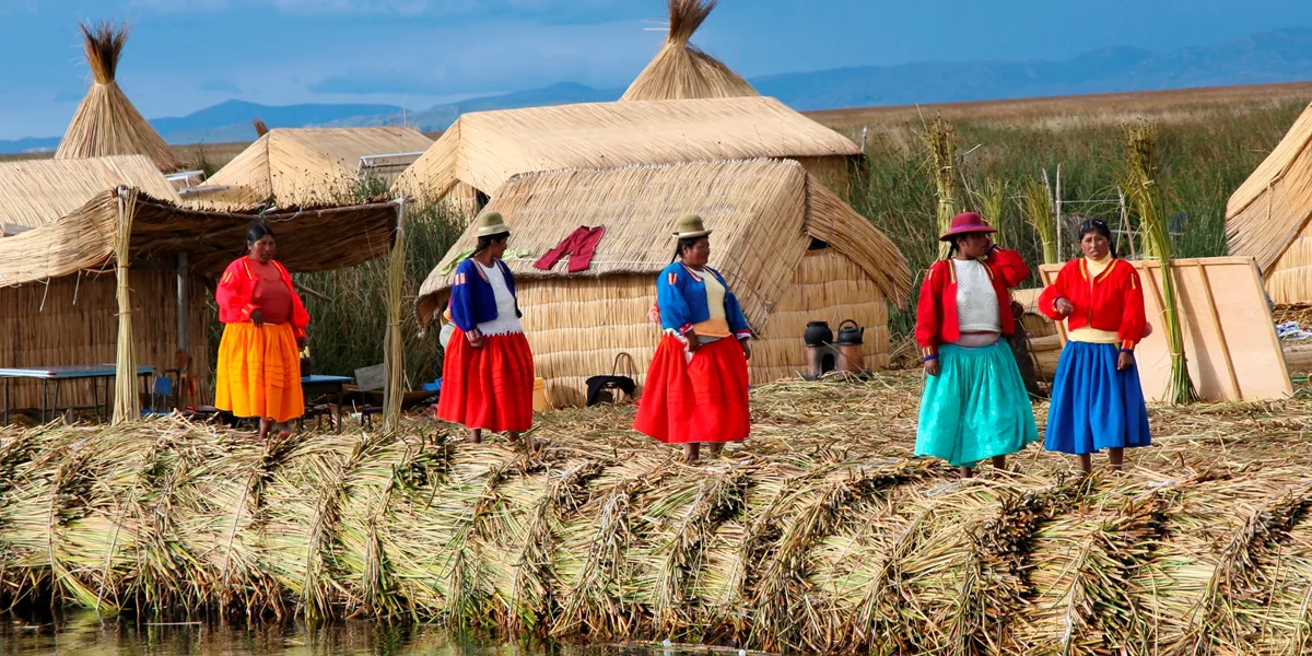 Indigeneous Bolivian women in traditional clothing