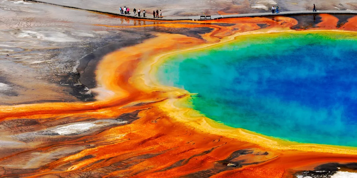 LArge geothermal spring creating the colours of the rainbow