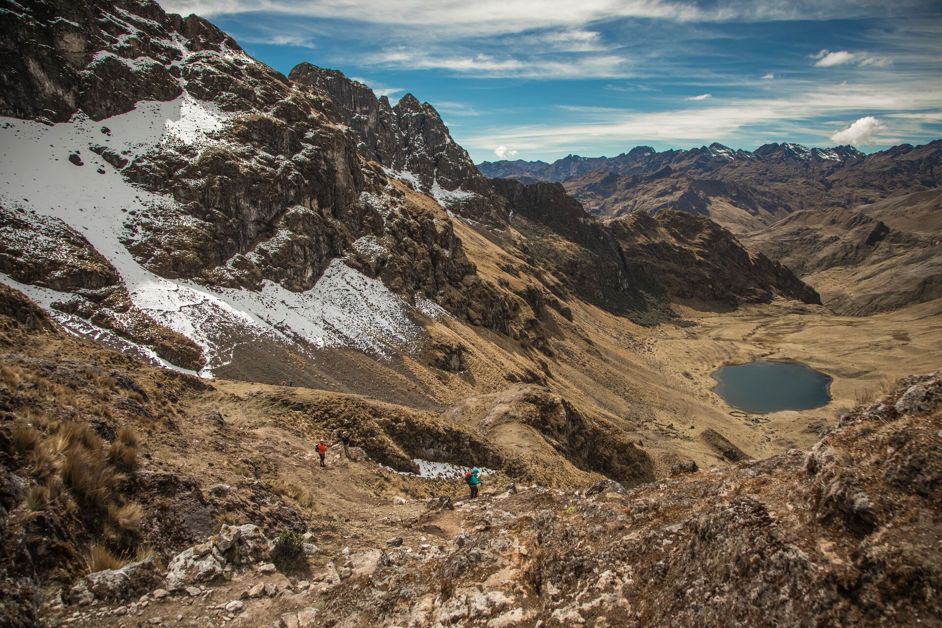 Valley with some trekkers