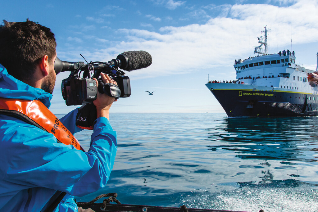 Medium RGB LEX Ship NG Explorer Exterior Videographer RLHEXP151