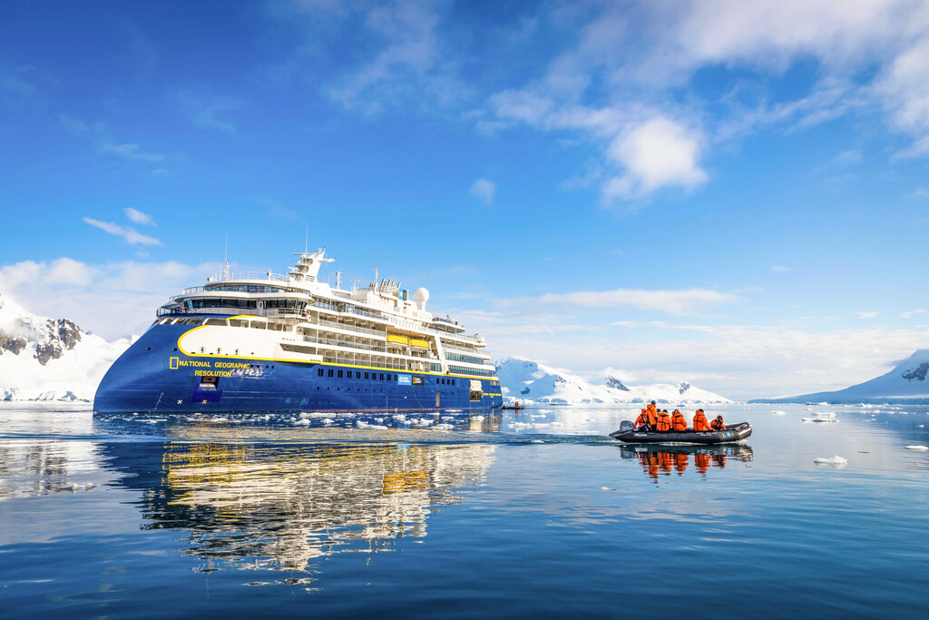 Medium RGB LEX Antarctica Ship NG Resolution Exterior SN1U8A8741