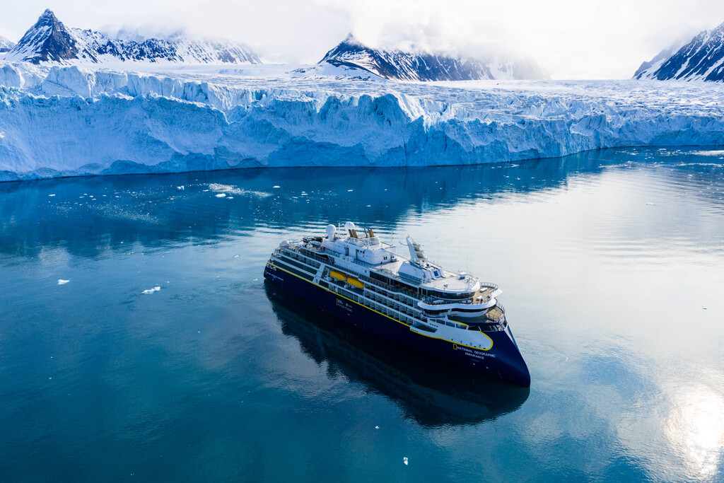 Medium RGB LEX Norway Svalbard Ship NG Endurance Exterior RS31