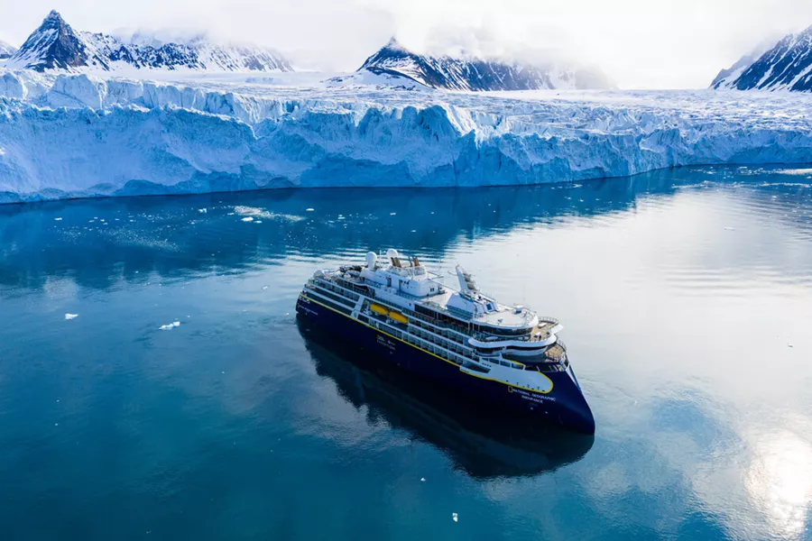 Medium RGB LEX Norway Svalbard Ship NG Endurance Exterior RS31